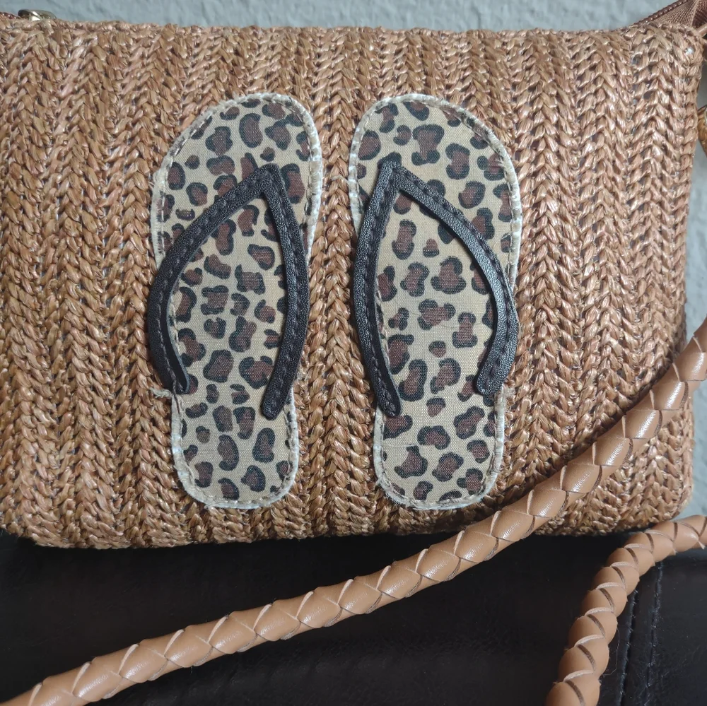 Sondra Roberts Squared Woven Straw Rafia Flip Flop Crossbody Bag - Picture 12 of 14